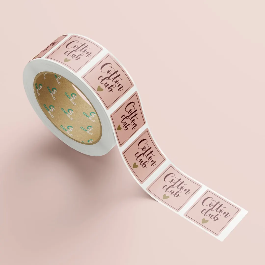 Rouleau de stickers, présenté en mise en situation