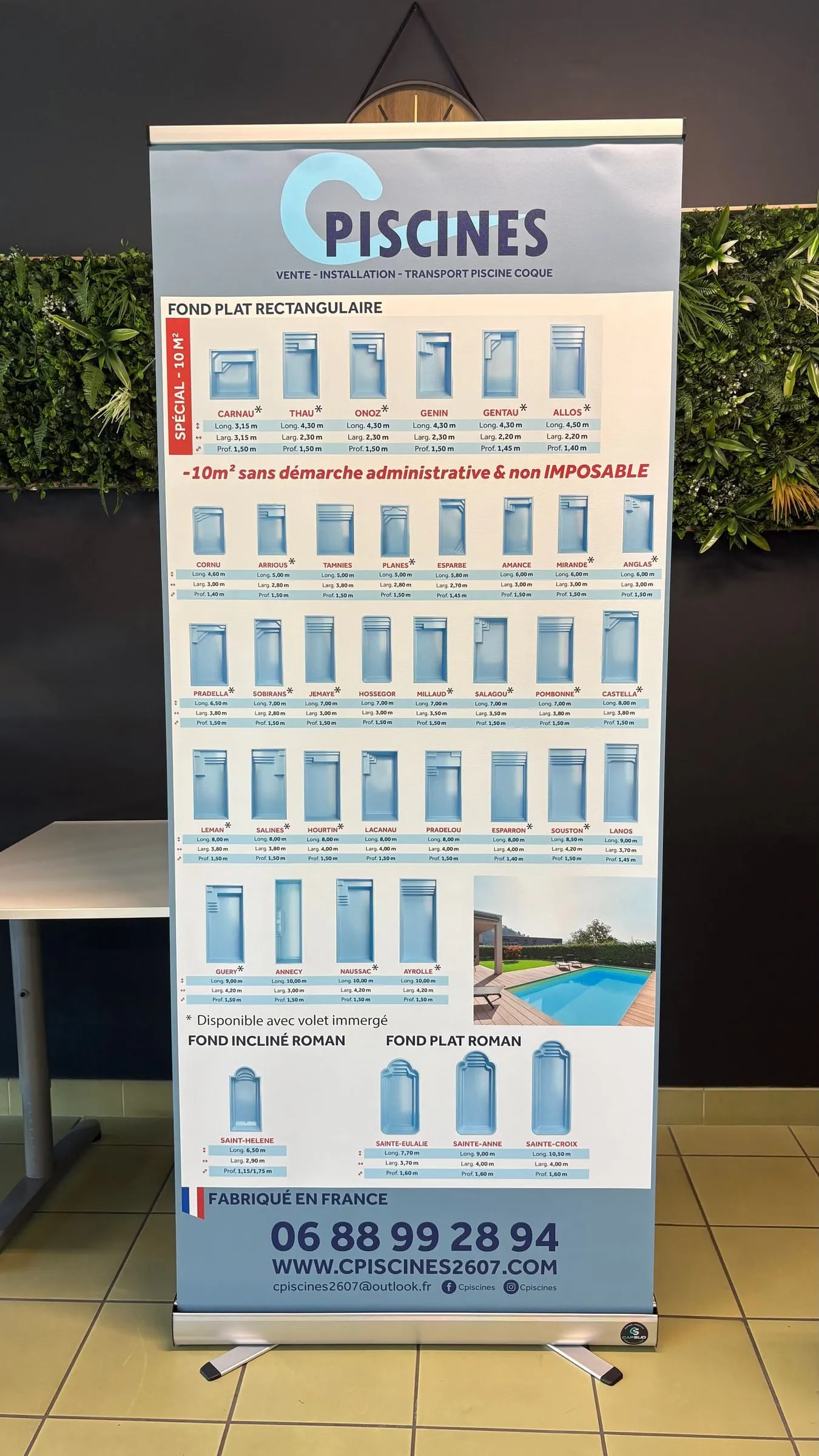 Roll-up bleu et blanc pour un pisciniste