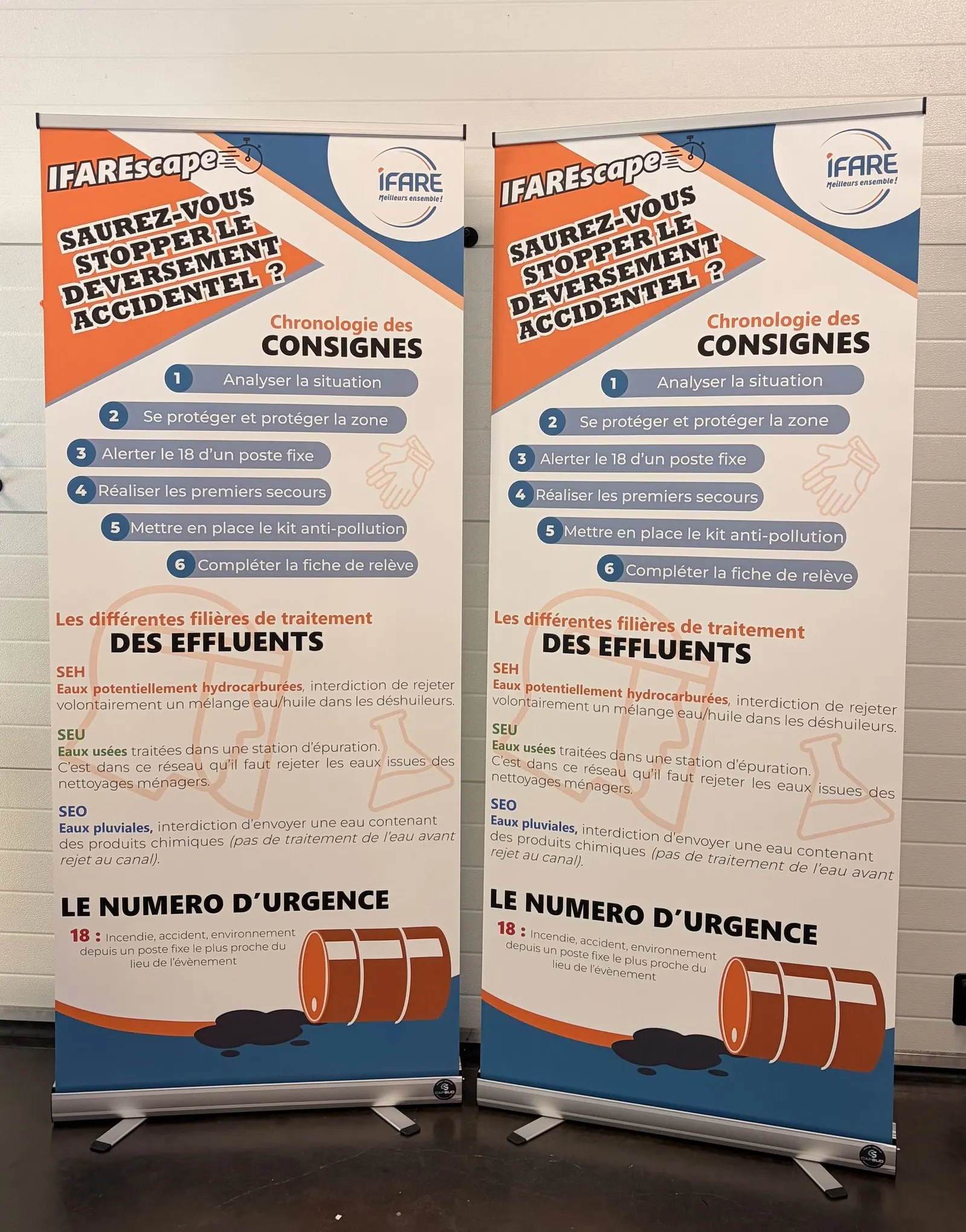 Deux roll-up côte à côte