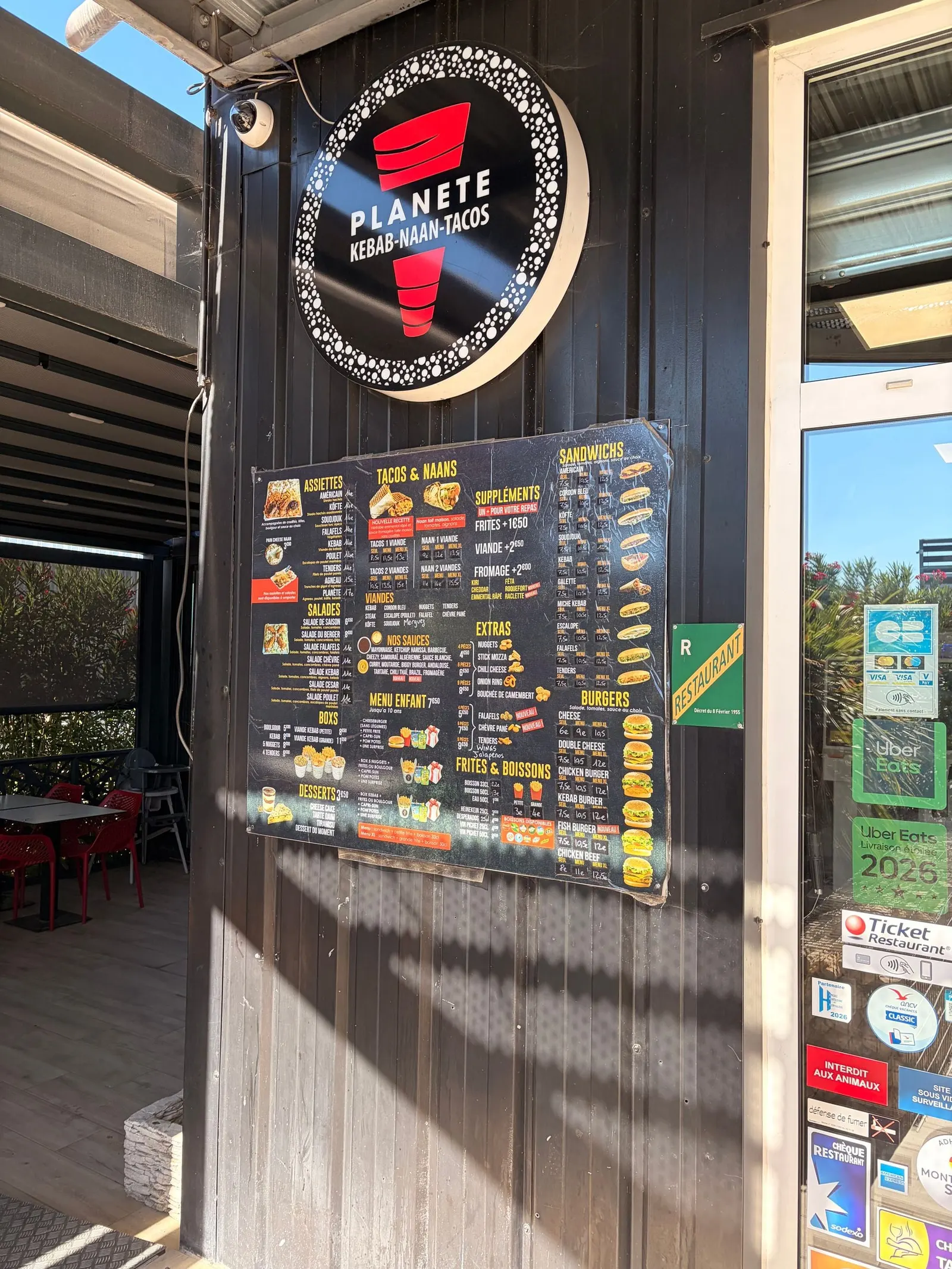 Panneau menu extérieur avant sa refonte
