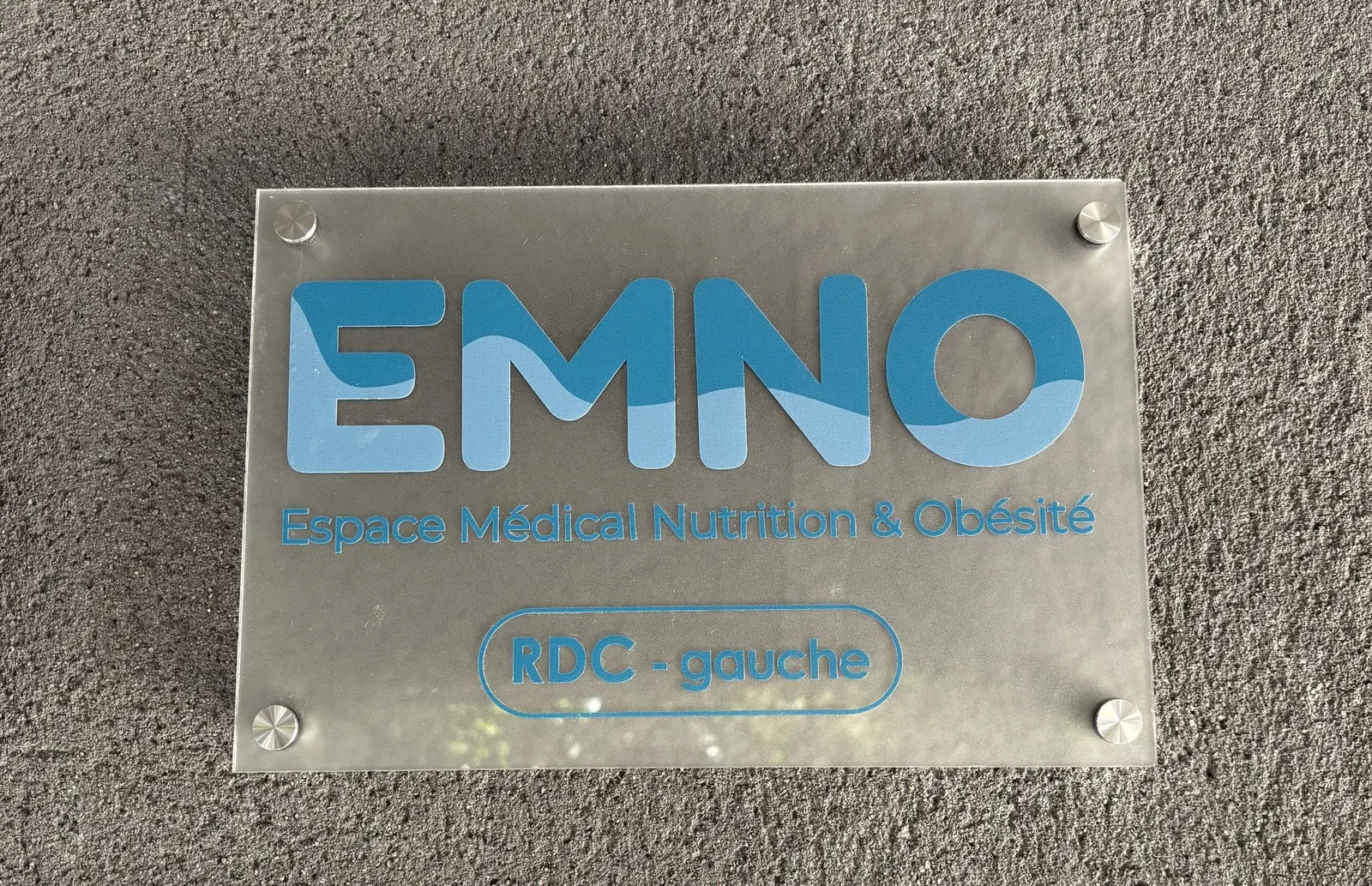 Plaque professionnelle transparente au logo bleu